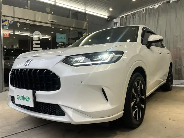 ホンダ ＺＲ－Ｖ ハイブリッド e:HEV Z 東京都 2022(令4)年 2.1万km プラチナホワイトパール ホンダセンシング/・衝突軽減ブレーキ/・ブラインドスポットモニター/・追従式クルーズコントロール/・先行車発進お知らせ機能/・誤発進抑制機能/・後方誤発進抑制機能/・渋滞追従機能付きアダクティブクルーズコントロール/BOSEサウンド/純正ナビ/（ラジオ/BT/USB/フルセグ）/全方位カメラ/ビルトインETC2.0/LEDヘッドライト/D/N席パワーシート/運転席シートメモリー/パドルシフト/オートブレーキホールド/置くだけ充電/スペアキー/保証書あり/取扱説明書あり（車両・ナビ）