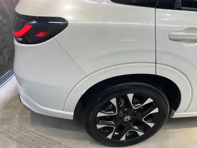 ホンダ ＺＲ－Ｖ ハイブリッド e:HEV Z 東京都 2022(令4)年 2.1万km プラチナホワイトパール ホンダセンシング/・衝突軽減ブレーキ/・ブラインドスポットモニター/・追従式クルーズコントロール/・先行車発進お知らせ機能/・誤発進抑制機能/・後方誤発進抑制機能/・渋滞追従機能付きアダクティブクルーズコントロール/BOSEサウンド/純正ナビ/（ラジオ/BT/USB/フルセグ）/全方位カメラ/ビルトインETC2.0/LEDヘッドライト/D/N席パワーシート/運転席シートメモリー/パドルシフト/オートブレーキホールド/置くだけ充電/スペアキー/保証書あり/取扱説明書あり（車両・ナビ）