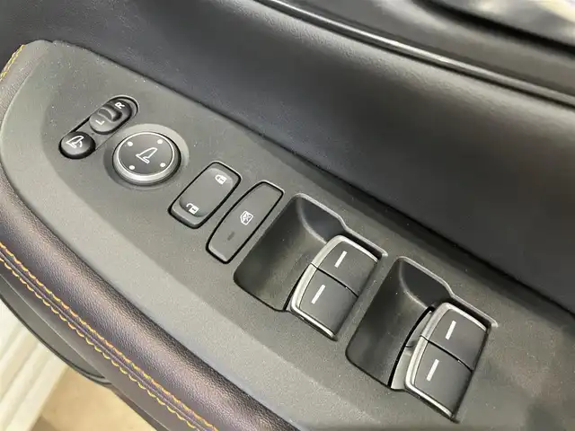 ホンダ ＺＲ－Ｖ ハイブリッド e:HEV Z 東京都 2022(令4)年 2.1万km プラチナホワイトパール ホンダセンシング/・衝突軽減ブレーキ/・ブラインドスポットモニター/・追従式クルーズコントロール/・先行車発進お知らせ機能/・誤発進抑制機能/・後方誤発進抑制機能/・渋滞追従機能付きアダクティブクルーズコントロール/BOSEサウンド/純正ナビ/（ラジオ/BT/USB/フルセグ）/全方位カメラ/ビルトインETC2.0/LEDヘッドライト/D/N席パワーシート/運転席シートメモリー/パドルシフト/オートブレーキホールド/置くだけ充電/スペアキー/保証書あり/取扱説明書あり（車両・ナビ）