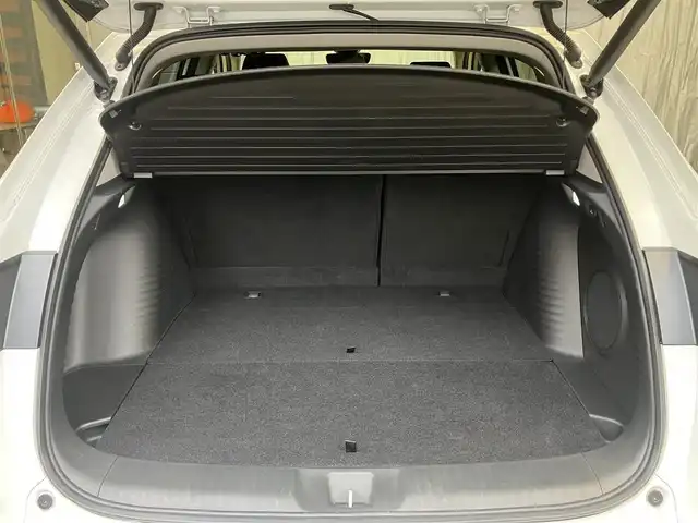 ホンダ ＺＲ－Ｖ ハイブリッド e:HEV Z 東京都 2022(令4)年 2.1万km プラチナホワイトパール ホンダセンシング/・衝突軽減ブレーキ/・ブラインドスポットモニター/・追従式クルーズコントロール/・先行車発進お知らせ機能/・誤発進抑制機能/・後方誤発進抑制機能/・渋滞追従機能付きアダクティブクルーズコントロール/BOSEサウンド/純正ナビ/（ラジオ/BT/USB/フルセグ）/全方位カメラ/ビルトインETC2.0/LEDヘッドライト/D/N席パワーシート/運転席シートメモリー/パドルシフト/オートブレーキホールド/置くだけ充電/スペアキー/保証書あり/取扱説明書あり（車両・ナビ）