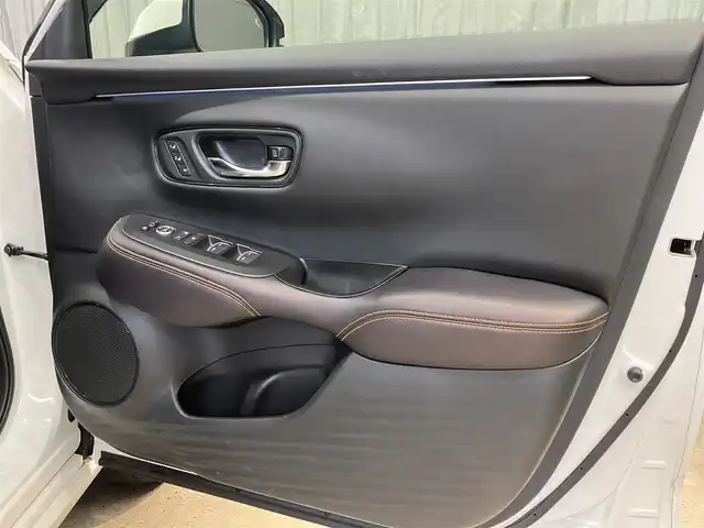 ホンダ ＺＲ－Ｖ ハイブリッド e:HEV Z 東京都 2022(令4)年 2.1万km プラチナホワイトパール ホンダセンシング/・衝突軽減ブレーキ/・ブラインドスポットモニター/・追従式クルーズコントロール/・先行車発進お知らせ機能/・誤発進抑制機能/・後方誤発進抑制機能/・渋滞追従機能付きアダクティブクルーズコントロール/BOSEサウンド/純正ナビ/（ラジオ/BT/USB/フルセグ）/全方位カメラ/ビルトインETC2.0/LEDヘッドライト/D/N席パワーシート/運転席シートメモリー/パドルシフト/オートブレーキホールド/置くだけ充電/スペアキー/保証書あり/取扱説明書あり（車両・ナビ）