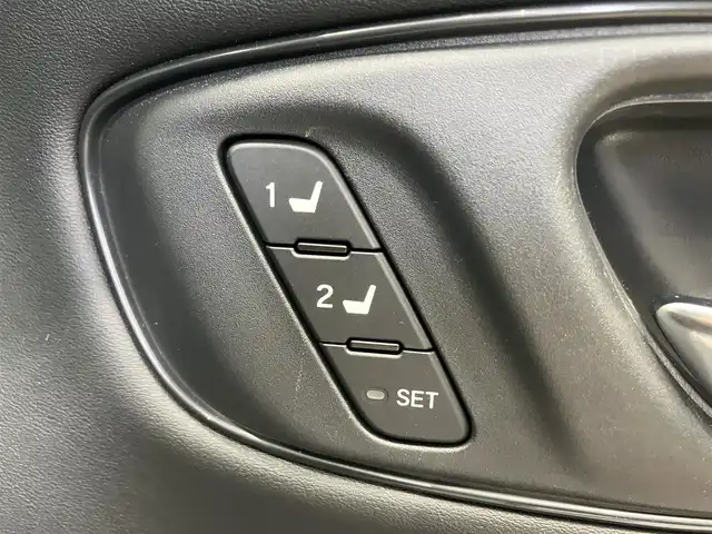 ホンダ ＺＲ－Ｖ ハイブリッド e:HEV Z 東京都 2022(令4)年 2.1万km プラチナホワイトパール ホンダセンシング/・衝突軽減ブレーキ/・ブラインドスポットモニター/・追従式クルーズコントロール/・先行車発進お知らせ機能/・誤発進抑制機能/・後方誤発進抑制機能/・渋滞追従機能付きアダクティブクルーズコントロール/BOSEサウンド/純正ナビ/（ラジオ/BT/USB/フルセグ）/全方位カメラ/ビルトインETC2.0/LEDヘッドライト/D/N席パワーシート/運転席シートメモリー/パドルシフト/オートブレーキホールド/置くだけ充電/スペアキー/保証書あり/取扱説明書あり（車両・ナビ）