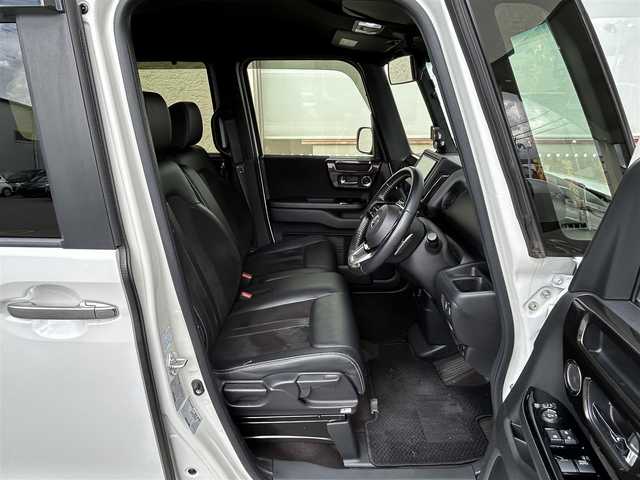 ホンダ Ｎ ＢＯＸ カスタム G L ホンダセンシング 大阪府 2019(令1)年 8.4万km プラチナホワイトパール 純正ＳＤナビ/（フルセグ／ＢＴ／ＣＤ／ＤＶＤ）/バックカメラ/衝突被害軽減システム/横滑り機能/レーンキープアシスト/両側パワースライドドア/ハーフレザーシート/シートヒーター/社外フロアマット/保証書/取扱説明書/ドラレコ/ETC