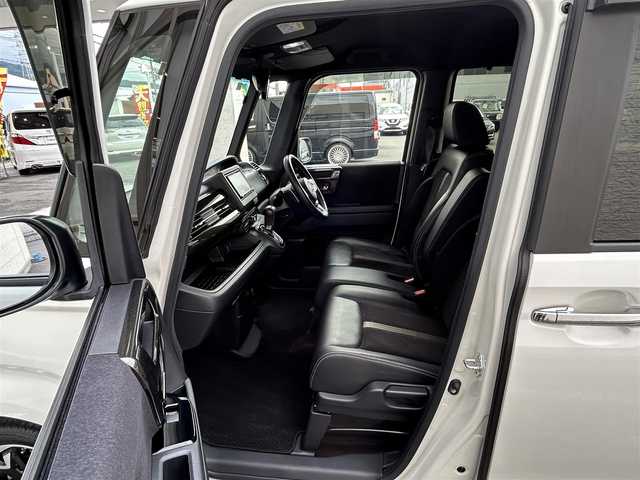 ホンダ Ｎ ＢＯＸ カスタム G L ホンダセンシング 大阪府 2019(令1)年 8.4万km プラチナホワイトパール 純正ＳＤナビ/（フルセグ／ＢＴ／ＣＤ／ＤＶＤ）/バックカメラ/衝突被害軽減システム/横滑り機能/レーンキープアシスト/両側パワースライドドア/ハーフレザーシート/シートヒーター/社外フロアマット/保証書/取扱説明書/ドラレコ/ETC