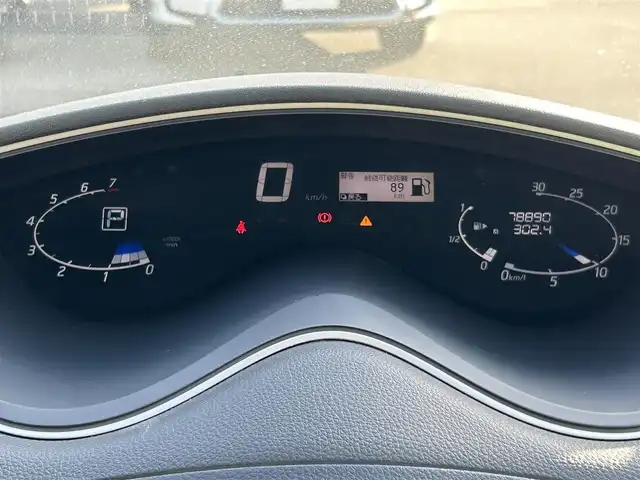 日産 セレナ 福岡県 2013(平25)年 7.9万km ブリリアントホワイトパール 純正ナビ/・フルセグTV/・FM/AM/・DISC/・Bluetooth/純正後席モニター/ETC/クルーズコントロール/プッシュスタート/スマートキー/ドアバイザー/純正フロアマット