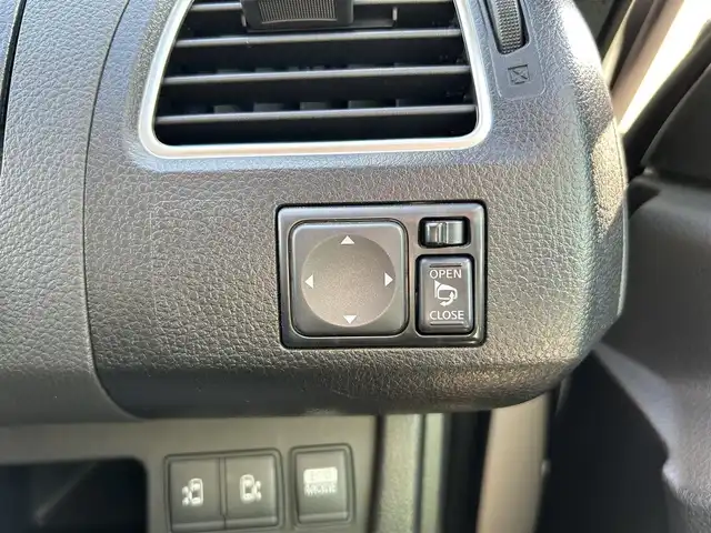 日産 セレナ 福岡県 2013(平25)年 7.9万km ブリリアントホワイトパール 純正ナビ/・フルセグTV/・FM/AM/・DISC/・Bluetooth/純正後席モニター/ETC/クルーズコントロール/プッシュスタート/スマートキー/ドアバイザー/純正フロアマット