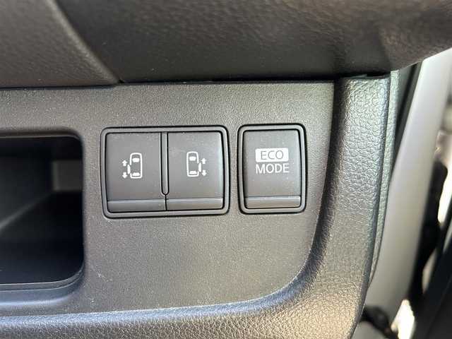 日産 セレナ 福岡県 2013(平25)年 7.9万km ブリリアントホワイトパール 純正ナビ/・フルセグTV/・FM/AM/・DISC/・Bluetooth/純正後席モニター/ETC/クルーズコントロール/プッシュスタート/スマートキー/ドアバイザー/純正フロアマット