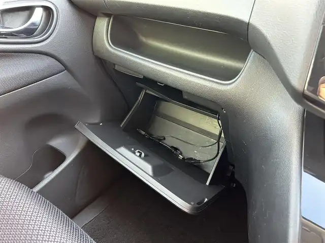 日産 セレナ 福岡県 2013(平25)年 7.9万km ブリリアントホワイトパール 純正ナビ/・フルセグTV/・FM/AM/・DISC/・Bluetooth/純正後席モニター/ETC/クルーズコントロール/プッシュスタート/スマートキー/ドアバイザー/純正フロアマット