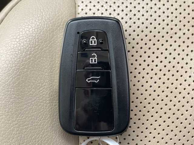 トヨタ ランドクルーザー プラド TX Lパッケージ マットブラED 千葉県 2023(令5)年 2.7万km ブラック Tコネクトナビ/　Bluetooth/Apple car play/Android Auto/サンルーフ/ルーフレール/トヨタセーフティセンス/レーダークルーズコントロール/レーンキープアシスト/衝突軽減ブレーキ/クリアランスソナー/アラウンドビューモニター/ブラインドスポットモニター/先行車発進警報/ロードサインアシスト/オートハイビーム/レザーシート/シートヒーター/エアーシート/パワーシート（前席）/7人乗り/前後ドラレコ/ビルトインETC2.0/LEDライト/フォグランプ/木目調ステアリング/フロアマット/ドアバイザー