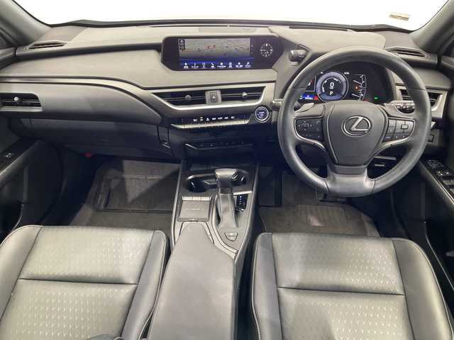 レクサス ＵＸ 250h バージョンC 栃木県 2020(令2)年 4万km ソニックチタニウム 純正メモリナビ/(CD/フルセグTV/Bluetooth/SD/AUX/USB)/バックカメラ/全方位カメラ/前後コーナーセンサー/レクサスセーフティシステム/ビルトインETC2.0/前後ドライブレコーダー/パワーシート/シートヒーター/メモリーシート/禁煙車/ステアリングヒーター/ブラインドスポットモニター/オートライト/LEDヘッドライト/パドルシフト/横滑り防止装置/フォグランプ/スマートキー/プッシュスタート/ステアリングスイッチ/革巻きステアリング/ウィンカーミラー/純正アルミホイール