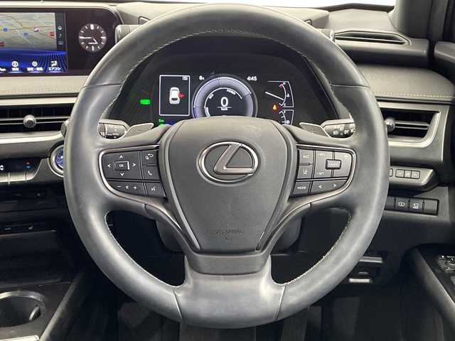 レクサス ＵＸ 250h バージョンC 栃木県 2020(令2)年 4万km ソニックチタニウム 純正メモリナビ/(CD/フルセグTV/Bluetooth/SD/AUX/USB)/バックカメラ/全方位カメラ/前後コーナーセンサー/レクサスセーフティシステム/ビルトインETC2.0/前後ドライブレコーダー/パワーシート/シートヒーター/メモリーシート/禁煙車/ステアリングヒーター/ブラインドスポットモニター/オートライト/LEDヘッドライト/パドルシフト/横滑り防止装置/フォグランプ/スマートキー/プッシュスタート/ステアリングスイッチ/革巻きステアリング/ウィンカーミラー/純正アルミホイール