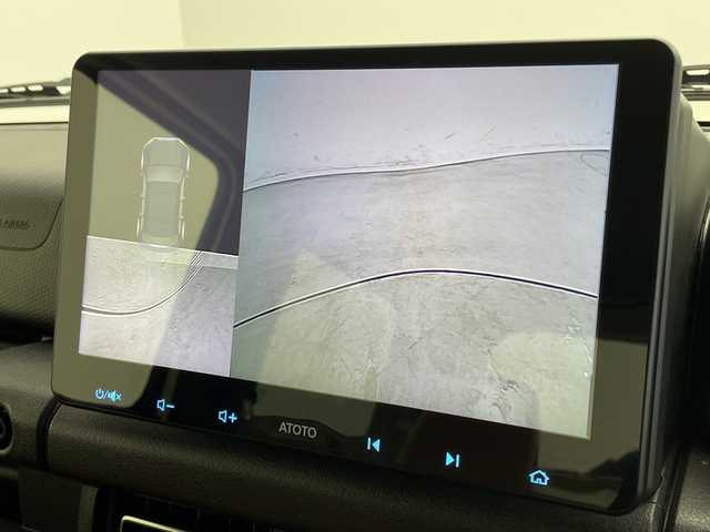 スズキ ジムニー シエラ JC 新潟県 2023(令5)年 0.8万km シフォンアイボリーメタリックブラック2トーンルーフ 社外ディスプレイオーディオ/衝突軽減ブレーキ/車線逸脱警報/ETC/ドライブレコーダー/クルーズコントロール/シートヒーター/オートライト/オートハイビーム/LEDヘッドライト/ステアリングスイッチ/ミラーヒーター/電動格納ミラー/ウィンカーミラー/プッシュスタート/社外ラバーマット/横滑り防止機能/ダウンヒルアシスト/アイドリングストップ