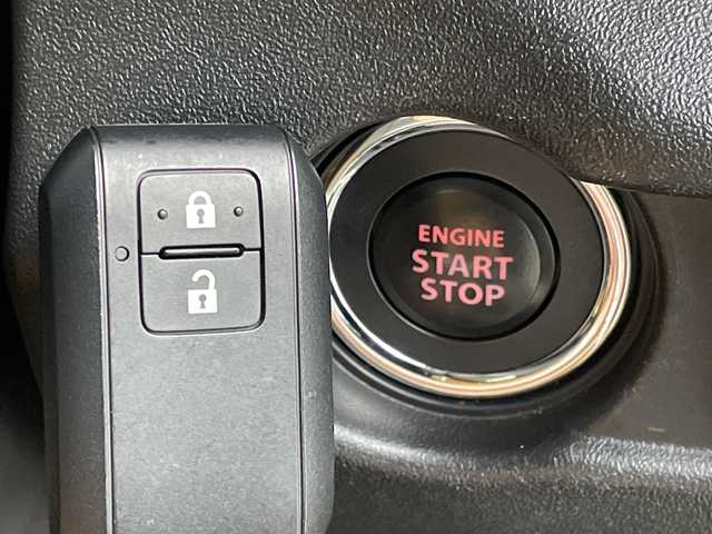 スズキ ジムニー シエラ JC 新潟県 2023(令5)年 0.8万km シフォンアイボリーメタリックブラック2トーンルーフ 社外ディスプレイオーディオ/衝突軽減ブレーキ/車線逸脱警報/ETC/ドライブレコーダー/クルーズコントロール/シートヒーター/オートライト/オートハイビーム/LEDヘッドライト/ステアリングスイッチ/ミラーヒーター/電動格納ミラー/ウィンカーミラー/プッシュスタート/社外ラバーマット/横滑り防止機能/ダウンヒルアシスト/アイドリングストップ