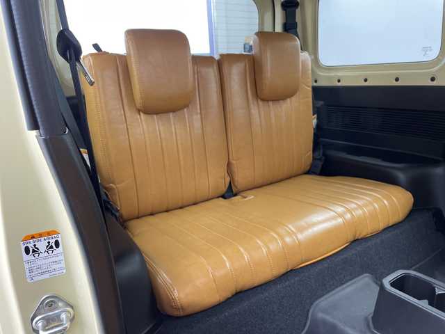 スズキ ジムニー シエラ JC 新潟県 2023(令5)年 0.8万km シフォンアイボリーメタリックブラック2トーンルーフ 社外ディスプレイオーディオ/衝突軽減ブレーキ/車線逸脱警報/ETC/ドライブレコーダー/クルーズコントロール/シートヒーター/オートライト/オートハイビーム/LEDヘッドライト/ステアリングスイッチ/ミラーヒーター/電動格納ミラー/ウィンカーミラー/プッシュスタート/社外ラバーマット/横滑り防止機能/ダウンヒルアシスト/アイドリングストップ