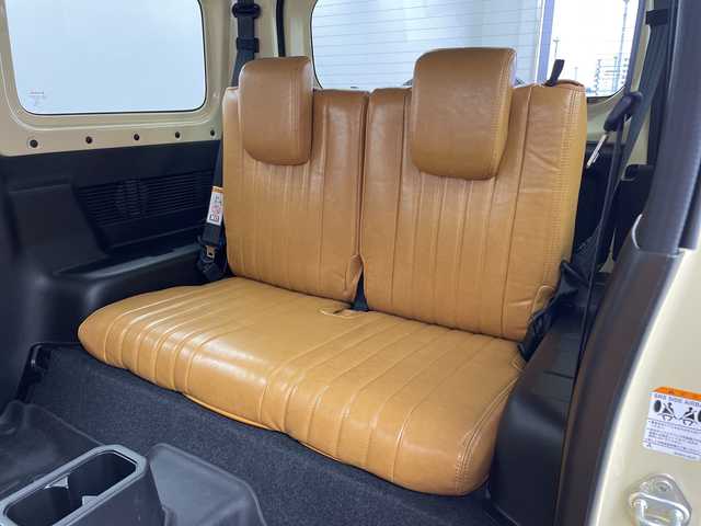 スズキ ジムニー シエラ JC 新潟県 2023(令5)年 0.8万km シフォンアイボリーメタリックブラック2トーンルーフ 社外ディスプレイオーディオ/衝突軽減ブレーキ/車線逸脱警報/ETC/ドライブレコーダー/クルーズコントロール/シートヒーター/オートライト/オートハイビーム/LEDヘッドライト/ステアリングスイッチ/ミラーヒーター/電動格納ミラー/ウィンカーミラー/プッシュスタート/社外ラバーマット/横滑り防止機能/ダウンヒルアシスト/アイドリングストップ