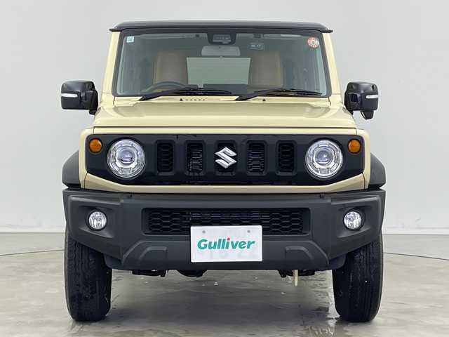 スズキ ジムニー シエラ JC 新潟県 2023(令5)年 0.8万km シフォンアイボリーメタリックブラック2トーンルーフ 社外ディスプレイオーディオ/衝突軽減ブレーキ/車線逸脱警報/ETC/ドライブレコーダー/クルーズコントロール/シートヒーター/オートライト/オートハイビーム/LEDヘッドライト/ステアリングスイッチ/ミラーヒーター/電動格納ミラー/ウィンカーミラー/プッシュスタート/社外ラバーマット/横滑り防止機能/ダウンヒルアシスト/アイドリングストップ