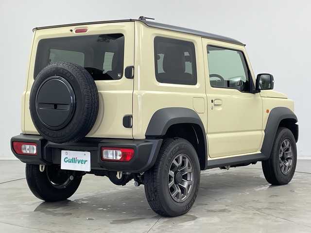 スズキ ジムニー シエラ JC 新潟県 2023(令5)年 0.8万km シフォンアイボリーメタリックブラック2トーンルーフ 社外ディスプレイオーディオ/衝突軽減ブレーキ/車線逸脱警報/ETC/ドライブレコーダー/クルーズコントロール/シートヒーター/オートライト/オートハイビーム/LEDヘッドライト/ステアリングスイッチ/ミラーヒーター/電動格納ミラー/ウィンカーミラー/プッシュスタート/社外ラバーマット/横滑り防止機能/ダウンヒルアシスト/アイドリングストップ
