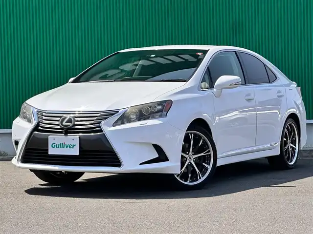 レクサス ＨＳ 250h バージョンS 宮城県 2010(平22)年 7.4万km パール セーフティセット/・前方ミリ波レーダー式プリクラッシュセーフティシステム/・レーダークルーズコントロール/ワイドビューフロントモニター/クリアランスソナー/＝＝＝/純正HDDナビ/・CD/DVD/・フルセグTV/・HDD音楽録音機能/バックカメラ/ETC/革巻きステアリング/ステアリングスイッチ/LEDヘッドライト/フォグランプ/オートライト/スマートキー＆プッシュスタート/電動格納ミラー/社外19インチAW/純正フロアマット/W/サイド/ニー/カーテンエアバッグ/取扱説明書/保証書