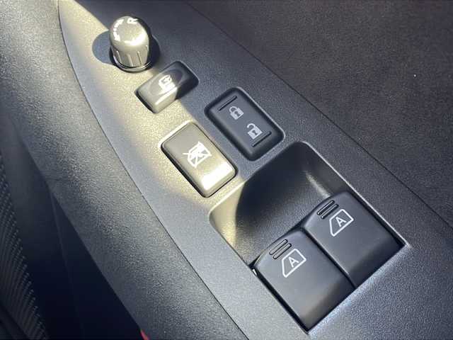 日産 フェアレディ Ｚ バージョンST 山口県 2025(令7)年 0.1万km ブリリアントホワイトパール/スーパーブラック 2トーン ワンオーナー/インテリジェント　クルーズコントロール/インテリジェント　エマージェンシーブレーキ/インテリジェントFCW（前方衝突予測警報）/BSW（後側方車両検知警報）/LDW（車線逸脱警報）/RCTA（後退時車両検知警報）/ふらつき警報/踏み間違い防止装置アシスト/シートヒーター/パワーシート/純正ナビ/バックカメラ/ハイビームアシスト/ハーフレザーシート/コーナーセンサー/パドルシフト/ETC2.0/BOSEスピーカー/純正１９インチアルミホイールタイヤ