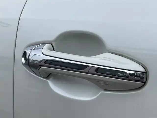 トヨタ ハリアー プレミアム 香川県 2014(平26)年 4.6万km ホワイトパールクリスタルシャイン 社外9インチメモリーナビ/→AM/FM/CD/DVD/Bluetooth/フルセグTV/バックカメラ/モデリスタフルエアロ/パノラマルーフ/ウッドコンビステアリング/レーダークルーズコントロール/パワーバックドア/パワーシート/衝突軽減ブレーキ/ドライブレコーダー/レーンキープアシスト/純正18インチアルミホイール/純正フロアマット/ステアリングスイッチ/オートハイビーム/LEDヘッドライト/プッシュスタート/スマートキー/ハーフレザーシート