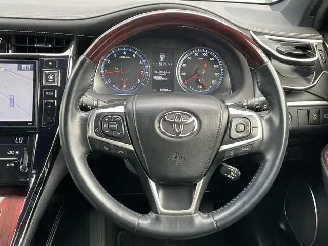 トヨタ ハリアー プレミアム 香川県 2014(平26)年 4.6万km ホワイトパールクリスタルシャイン 社外9インチメモリーナビ/→AM/FM/CD/DVD/Bluetooth/フルセグTV/バックカメラ/モデリスタフルエアロ/パノラマルーフ/ウッドコンビステアリング/レーダークルーズコントロール/パワーバックドア/パワーシート/衝突軽減ブレーキ/ドライブレコーダー/レーンキープアシスト/純正18インチアルミホイール/純正フロアマット/ステアリングスイッチ/オートハイビーム/LEDヘッドライト/プッシュスタート/スマートキー/ハーフレザーシート