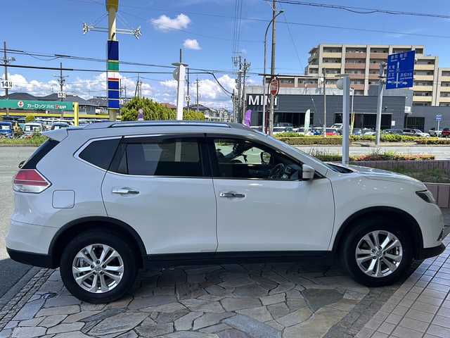 日産 エクストレイル 20X エマージェンシーブレーキ 静岡県 2016(平28)年 9.9万km ブリリアントホワイトパール 社外ナビ/・バックカメラ/・Bluetooth/・フルセグTV/・SD/・CD/DVD/主要装備/・プッシュスタート/・ETC車載器/・エマージェンシーブレーキ/・前後コーナーセンサー/・ルーフレール/・ダウンヒルアシスト/・フルフラットシート/・前席シートヒーター/・純正ＡＷ/・純正フロアマット/・スマートキー/・スペアキー