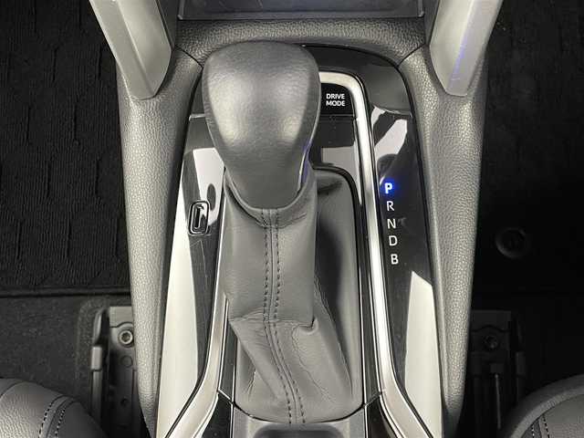 トヨタ カローラ クロス ハイブリッド Z 大分県 2022(令4)年 4万km プラチナホワイトパールマイカ モデリスタエアロ（フロント/サイド/リア）/純正ディスプレイオーディオ/地上デジタルTVチューナー/USB/BT/AM/FM/Apple Car Play/Android Auto/パノラミックビューモニター/パワーバックドア/Toyota Safety Sense/・レーダークルーズコントロール/・レーントレーシングアシスト/・オートハイビーム/・プリクラッシュセーフティ/・ロードサインアシスト/ブラインドスポットモニター/前後コーナーセンサー/クリアランスソナー/電動パーキングブレーキ（シフト連動）/D席パワーシート/前席シートヒーター/純正ドライブレコーダー：DRT-H68A/ルーフレール/4眼LEDヘッドライト/純正18インチアルミホイール/純正フロアマット/スペアキー/保証書・取扱説明書