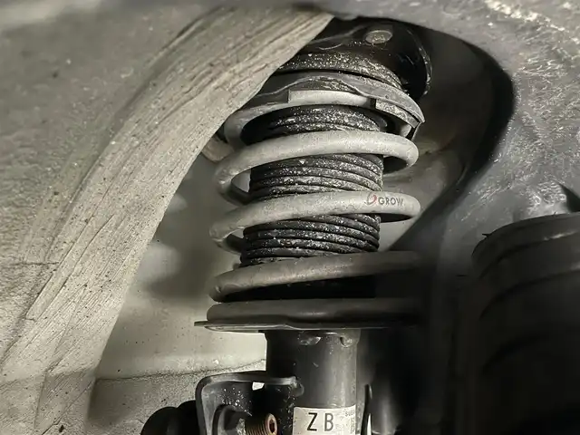 トヨタ ＧＲ８６ RZ 岐阜県 2022(令4)年 3.3万km クリスタルホワイトパール GROWダウンサス純サス車載/純正9型SDナビ（NSZT-Y68T）/（フルセグTV/CD/DVD/Bluetooth）/TVキャンセラー/純正SDナビ（NSZT-W68T）/（フルセグTV/CD/DVD/Bluetooth/AUX）/バックカメラ/ハーフレザーシート/前席シートヒーター/本革巻きステアリング/本革巻きシフトノブ/LEDヘッドライト/オートライト/スポーツアルミペダル/純正18インチAW/純正フロアマット/ABS/横滑り防止装置/後側方警戒支援システム/ステアリング連動ヘッドランプ/ダブル＋サイドエアバッグ