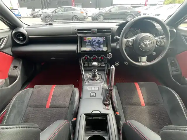 トヨタ ＧＲ８６ RZ 岐阜県 2022(令4)年 3.3万km クリスタルホワイトパール GROWダウンサス純サス車載/純正9型SDナビ（NSZT-Y68T）/（フルセグTV/CD/DVD/Bluetooth）/TVキャンセラー/純正SDナビ（NSZT-W68T）/（フルセグTV/CD/DVD/Bluetooth/AUX）/バックカメラ/ハーフレザーシート/前席シートヒーター/本革巻きステアリング/本革巻きシフトノブ/LEDヘッドライト/オートライト/スポーツアルミペダル/純正18インチAW/純正フロアマット/ABS/横滑り防止装置/後側方警戒支援システム/ステアリング連動ヘッドランプ/ダブル＋サイドエアバッグ