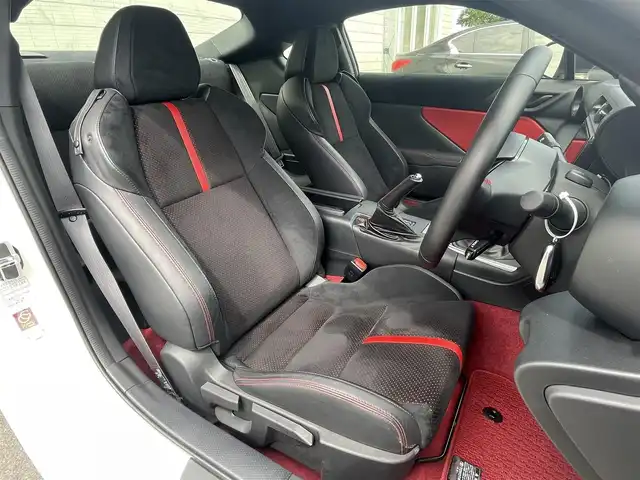 トヨタ ＧＲ８６ RZ 岐阜県 2022(令4)年 3.3万km クリスタルホワイトパール GROWダウンサス純サス車載/純正9型SDナビ（NSZT-Y68T）/（フルセグTV/CD/DVD/Bluetooth）/TVキャンセラー/純正SDナビ（NSZT-W68T）/（フルセグTV/CD/DVD/Bluetooth/AUX）/バックカメラ/ハーフレザーシート/前席シートヒーター/本革巻きステアリング/本革巻きシフトノブ/LEDヘッドライト/オートライト/スポーツアルミペダル/純正18インチAW/純正フロアマット/ABS/横滑り防止装置/後側方警戒支援システム/ステアリング連動ヘッドランプ/ダブル＋サイドエアバッグ