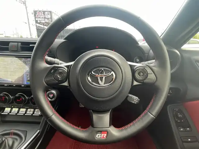 トヨタ ＧＲ８６ RZ 岐阜県 2022(令4)年 3.3万km クリスタルホワイトパール GROWダウンサス純サス車載/純正9型SDナビ（NSZT-Y68T）/（フルセグTV/CD/DVD/Bluetooth）/TVキャンセラー/純正SDナビ（NSZT-W68T）/（フルセグTV/CD/DVD/Bluetooth/AUX）/バックカメラ/ハーフレザーシート/前席シートヒーター/本革巻きステアリング/本革巻きシフトノブ/LEDヘッドライト/オートライト/スポーツアルミペダル/純正18インチAW/純正フロアマット/ABS/横滑り防止装置/後側方警戒支援システム/ステアリング連動ヘッドランプ/ダブル＋サイドエアバッグ