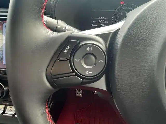 トヨタ ＧＲ８６ RZ 岐阜県 2022(令4)年 3.3万km クリスタルホワイトパール GROWダウンサス純サス車載/純正9型SDナビ（NSZT-Y68T）/（フルセグTV/CD/DVD/Bluetooth）/TVキャンセラー/純正SDナビ（NSZT-W68T）/（フルセグTV/CD/DVD/Bluetooth/AUX）/バックカメラ/ハーフレザーシート/前席シートヒーター/本革巻きステアリング/本革巻きシフトノブ/LEDヘッドライト/オートライト/スポーツアルミペダル/純正18インチAW/純正フロアマット/ABS/横滑り防止装置/後側方警戒支援システム/ステアリング連動ヘッドランプ/ダブル＋サイドエアバッグ