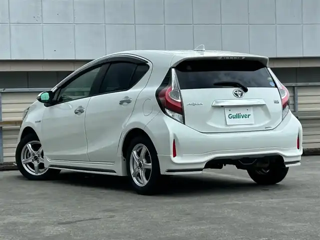 トヨタ アクア S スタイルブラック 静岡県 2018(平30)年 7万km ライムホワイトパールクリスタルシャイン トヨタセーフティセンス/純正SDナビ/・フルセグ/CD/DVD/Bluetooth/バックカメラ/ビルトインETC/ステアリングスイッチ/オートライト/スマートキー/・プッシュスタート/フォグランプ/ウインカーミラー/社外アルミホイール/ドアバイザー/電動格納ミラー