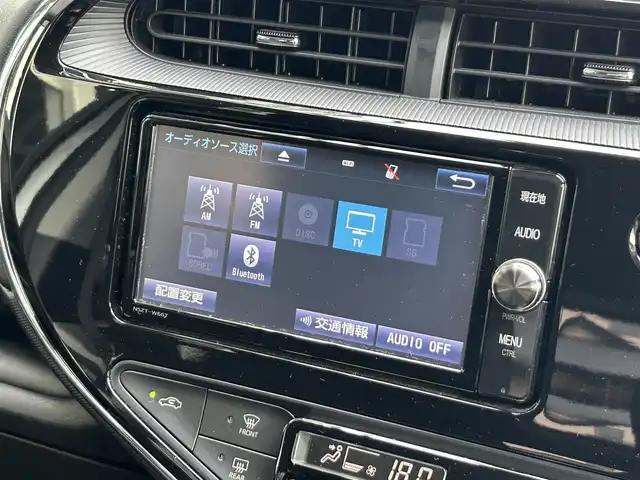 トヨタ アクア S スタイルブラック 静岡県 2018(平30)年 7万km ライムホワイトパールクリスタルシャイン トヨタセーフティセンス/純正SDナビ/・フルセグ/CD/DVD/Bluetooth/バックカメラ/ビルトインETC/ステアリングスイッチ/オートライト/スマートキー/・プッシュスタート/フォグランプ/ウインカーミラー/社外アルミホイール/ドアバイザー/電動格納ミラー