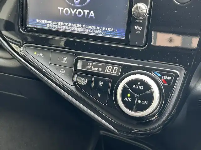 トヨタ アクア S スタイルブラック 静岡県 2018(平30)年 7万km ライムホワイトパールクリスタルシャイン トヨタセーフティセンス/純正SDナビ/・フルセグ/CD/DVD/Bluetooth/バックカメラ/ビルトインETC/ステアリングスイッチ/オートライト/スマートキー/・プッシュスタート/フォグランプ/ウインカーミラー/社外アルミホイール/ドアバイザー/電動格納ミラー