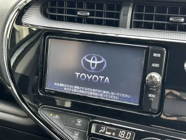 トヨタ アクア S スタイルブラック 静岡県 2018(平30)年 7万km ライムホワイトパールクリスタルシャイン トヨタセーフティセンス/純正SDナビ/・フルセグ/CD/DVD/Bluetooth/バックカメラ/ビルトインETC/ステアリングスイッチ/オートライト/スマートキー/・プッシュスタート/フォグランプ/ウインカーミラー/社外アルミホイール/ドアバイザー/電動格納ミラー