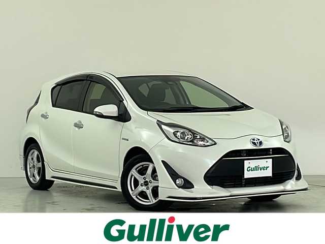 トヨタ アクア S スタイルブラック 大阪府 2018(平30)年 7万km ライムホワイトパールクリスタルシャイン トヨタセーフティセンス/純正SDナビ/　CD/DVD/BT/TV/バックカメラ/ETC/ステアリングスイッチ/オートライト/スマートキー/プッシュスタート/ドアバイザー/フォグランプ/ウインカーミラー/社外15インチアルミホイール/ドアバイザー/電動格納ミラー