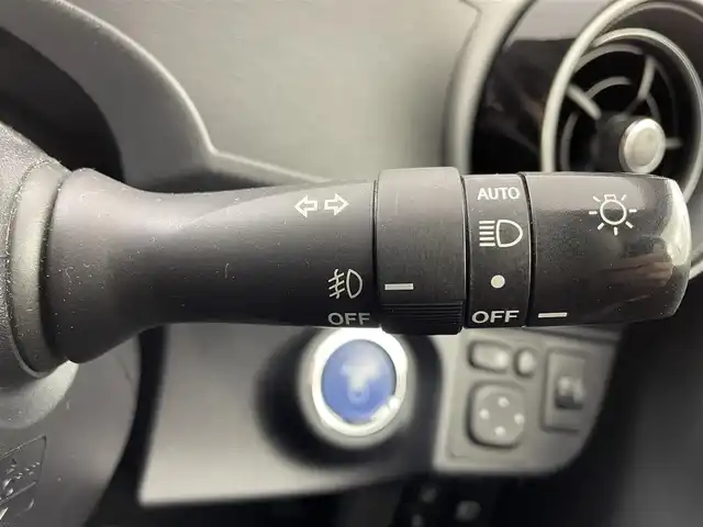 トヨタ アクア S スタイルブラック 大阪府 2018(平30)年 7万km ライムホワイトパールクリスタルシャイン トヨタセーフティセンス/純正SDナビ/　CD/DVD/BT/TV/バックカメラ/ETC/ステアリングスイッチ/オートライト/スマートキー/プッシュスタート/ドアバイザー/フォグランプ/ウインカーミラー/社外15インチアルミホイール/ドアバイザー/電動格納ミラー