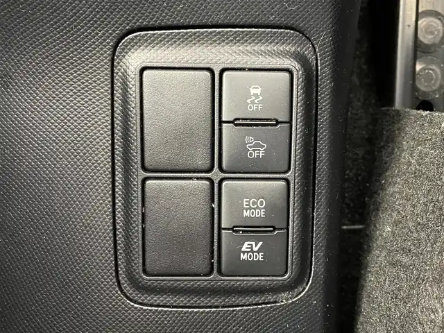 トヨタ アクア S スタイルブラック 大阪府 2018(平30)年 7万km ライムホワイトパールクリスタルシャイン トヨタセーフティセンス/純正SDナビ/　CD/DVD/BT/TV/バックカメラ/ETC/ステアリングスイッチ/オートライト/スマートキー/プッシュスタート/ドアバイザー/フォグランプ/ウインカーミラー/社外15インチアルミホイール/ドアバイザー/電動格納ミラー