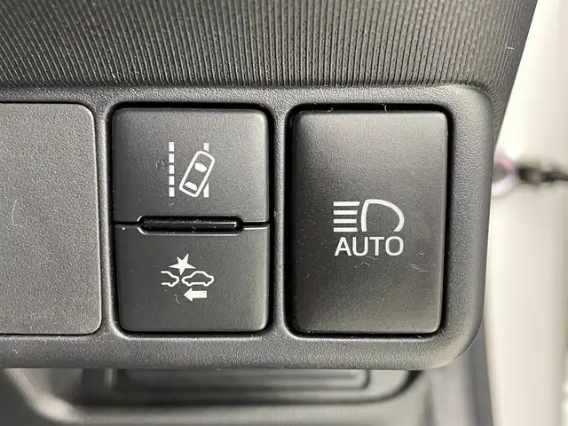 トヨタ アクア S スタイルブラック 大阪府 2018(平30)年 7万km ライムホワイトパールクリスタルシャイン トヨタセーフティセンス/純正SDナビ/　CD/DVD/BT/TV/バックカメラ/ETC/ステアリングスイッチ/オートライト/スマートキー/プッシュスタート/ドアバイザー/フォグランプ/ウインカーミラー/社外15インチアルミホイール/ドアバイザー/電動格納ミラー