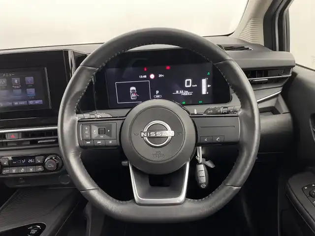 日産 ノート X FOUR 新潟県 2023(令5)年 1.5万km ピュアホワイトパール 4WD/ディスプレイオーディオ/　USB/Bluetooth/前席シートヒーター/ステアリングヒーター/LEDヘッドライト/オートライト/フォグランプ/革巻きステアリング/プッシュスタート/電動格納式ミラー/オートエアコン