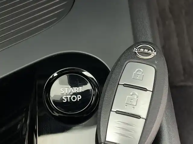 日産 ノート X FOUR 新潟県 2023(令5)年 1.5万km ピュアホワイトパール 4WD/ディスプレイオーディオ/　USB/Bluetooth/前席シートヒーター/ステアリングヒーター/LEDヘッドライト/オートライト/フォグランプ/革巻きステアリング/プッシュスタート/電動格納式ミラー/オートエアコン