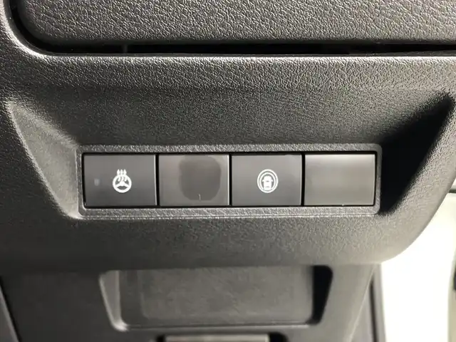 日産 ノート X FOUR 新潟県 2023(令5)年 1.5万km ピュアホワイトパール 4WD/ディスプレイオーディオ/　USB/Bluetooth/前席シートヒーター/ステアリングヒーター/LEDヘッドライト/オートライト/フォグランプ/革巻きステアリング/プッシュスタート/電動格納式ミラー/オートエアコン