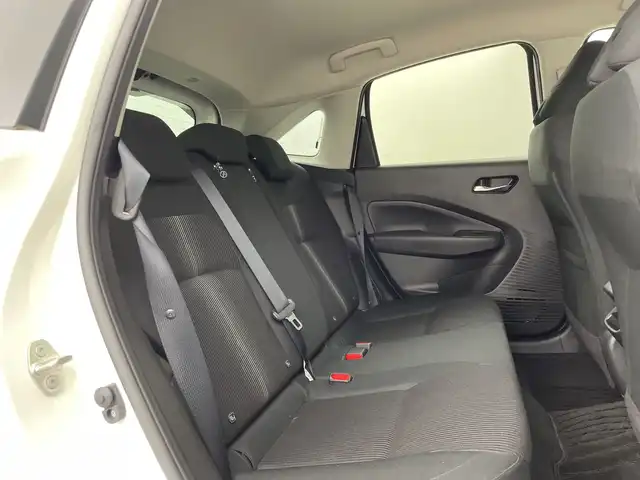 日産 ノート X FOUR 新潟県 2023(令5)年 1.5万km ピュアホワイトパール 4WD/ディスプレイオーディオ/　USB/Bluetooth/前席シートヒーター/ステアリングヒーター/LEDヘッドライト/オートライト/フォグランプ/革巻きステアリング/プッシュスタート/電動格納式ミラー/オートエアコン