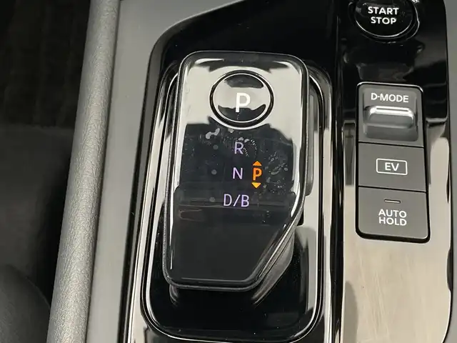 日産 ノート X FOUR 新潟県 2023(令5)年 1.5万km ピュアホワイトパール 4WD/ディスプレイオーディオ/　USB/Bluetooth/前席シートヒーター/ステアリングヒーター/LEDヘッドライト/オートライト/フォグランプ/革巻きステアリング/プッシュスタート/電動格納式ミラー/オートエアコン