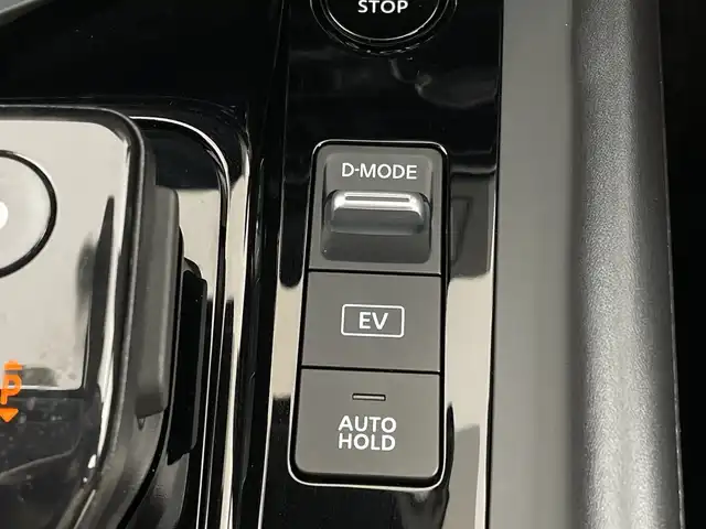 日産 ノート X FOUR 新潟県 2023(令5)年 1.5万km ピュアホワイトパール 4WD/ディスプレイオーディオ/　USB/Bluetooth/前席シートヒーター/ステアリングヒーター/LEDヘッドライト/オートライト/フォグランプ/革巻きステアリング/プッシュスタート/電動格納式ミラー/オートエアコン