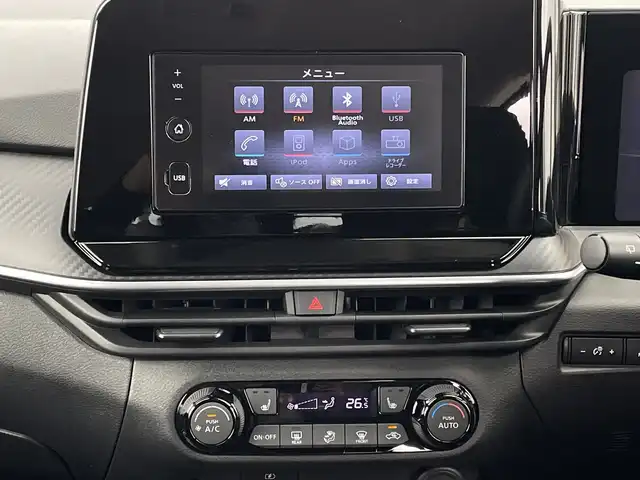 日産 ノート X FOUR 新潟県 2023(令5)年 1.5万km ピュアホワイトパール 4WD/ディスプレイオーディオ/　USB/Bluetooth/前席シートヒーター/ステアリングヒーター/LEDヘッドライト/オートライト/フォグランプ/革巻きステアリング/プッシュスタート/電動格納式ミラー/オートエアコン