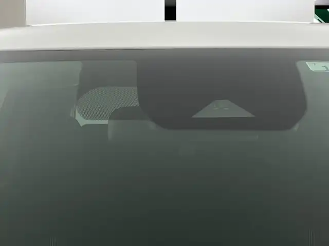 日産 ノート X FOUR 新潟県 2023(令5)年 1.5万km ピュアホワイトパール 4WD/ディスプレイオーディオ/　USB/Bluetooth/前席シートヒーター/ステアリングヒーター/LEDヘッドライト/オートライト/フォグランプ/革巻きステアリング/プッシュスタート/電動格納式ミラー/オートエアコン