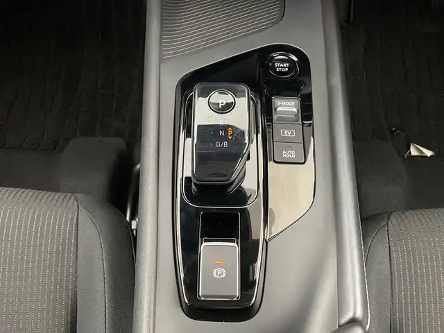 日産 ノート X FOUR 新潟県 2023(令5)年 1.5万km ピュアホワイトパール 4WD/ディスプレイオーディオ/　USB/Bluetooth/前席シートヒーター/ステアリングヒーター/LEDヘッドライト/オートライト/フォグランプ/革巻きステアリング/プッシュスタート/電動格納式ミラー/オートエアコン