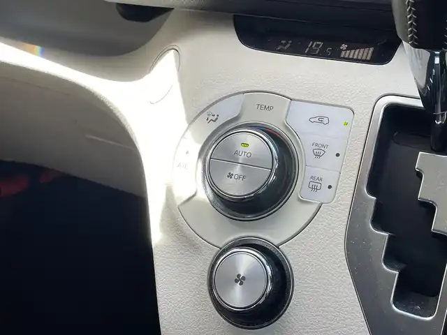 トヨタ シエンタ G 滋賀県 2018(平30)年 2.6万km コバルトブルーメタリック 禁煙車/純正ナビ(AM/FM/CD/フルセグ/Bluetooth)/ＥＴＣ/両側電動/クルーズコントロール/オートハイビーム/前後クリアランスソナー/アイドリングストップ/レーンキープアシスト/横滑り防止装置/衝突軽減システム/純正フロアマット/プッシュスタート/スマートキー×2
